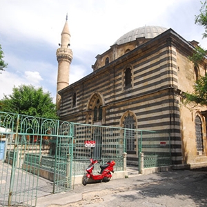 Alaüddevle (Ali Dola) Cami