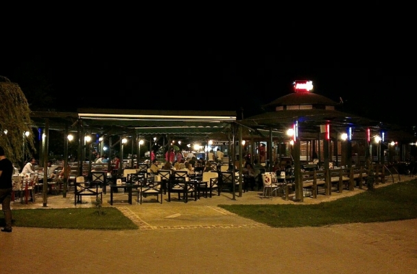 Park Cafe & Restaurant 