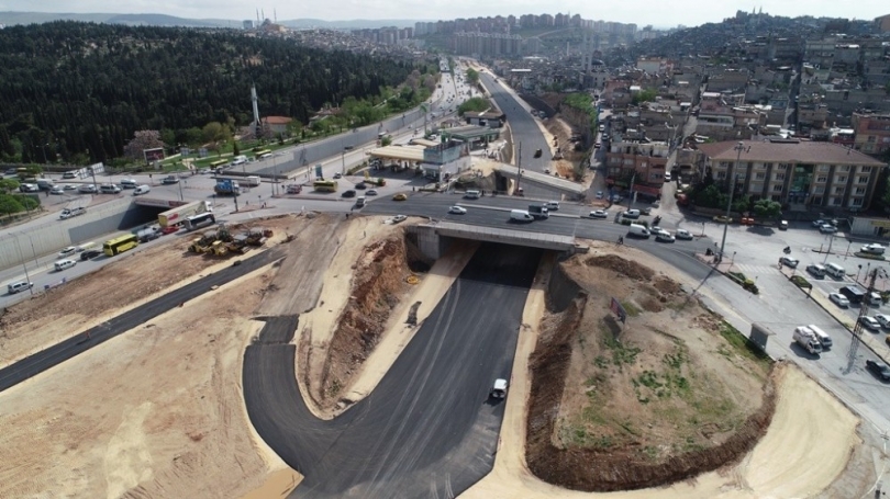 Mezarlık kavşağındaki köprü genişletiliyor