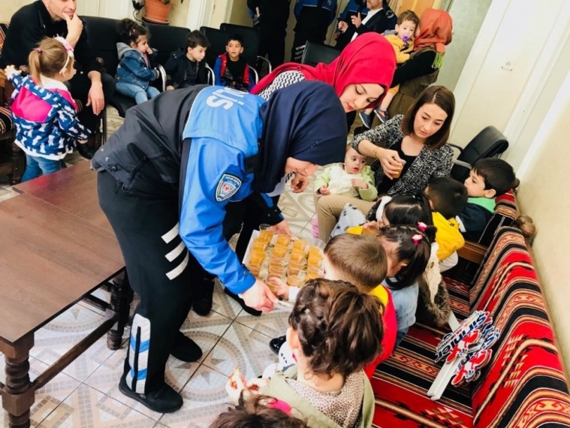 Şirinler Akademisi’nin çocukları polis haftası kutladı