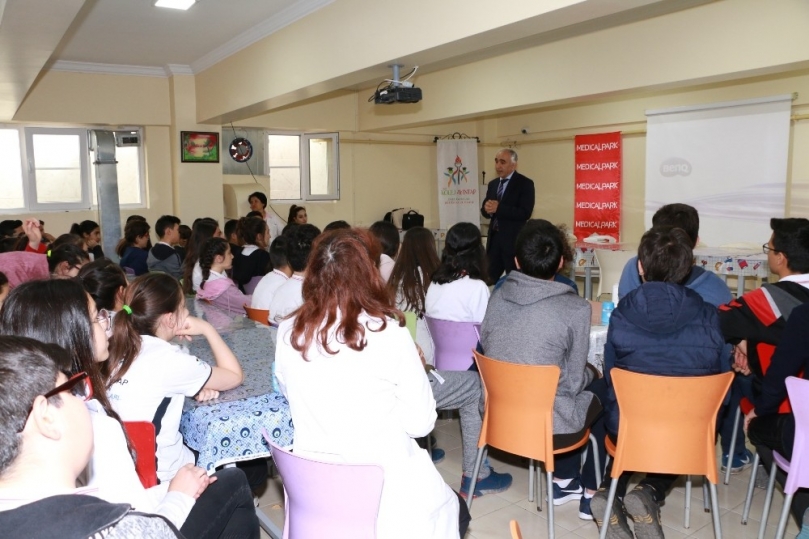 Medical Park’tan öğrencilere hemofili dersi