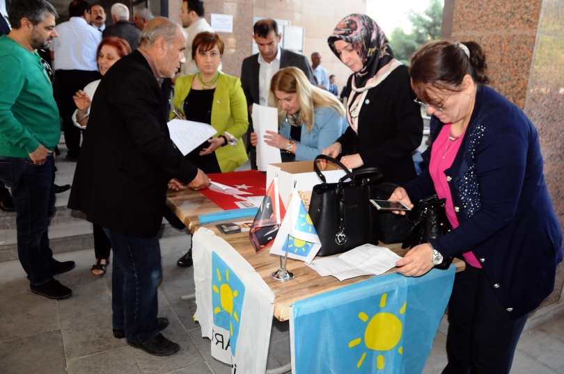 İYİ Parti'de  İmza süreci başladı