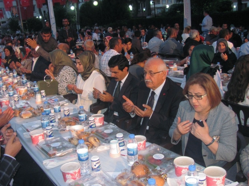 Şahin Arabanlılarla iftar açtı