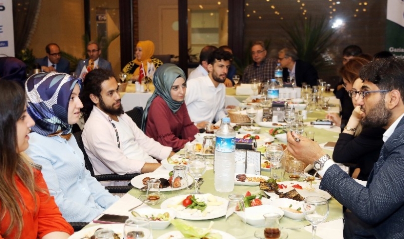 GAÜN’den öğrencilere iftar yemeği