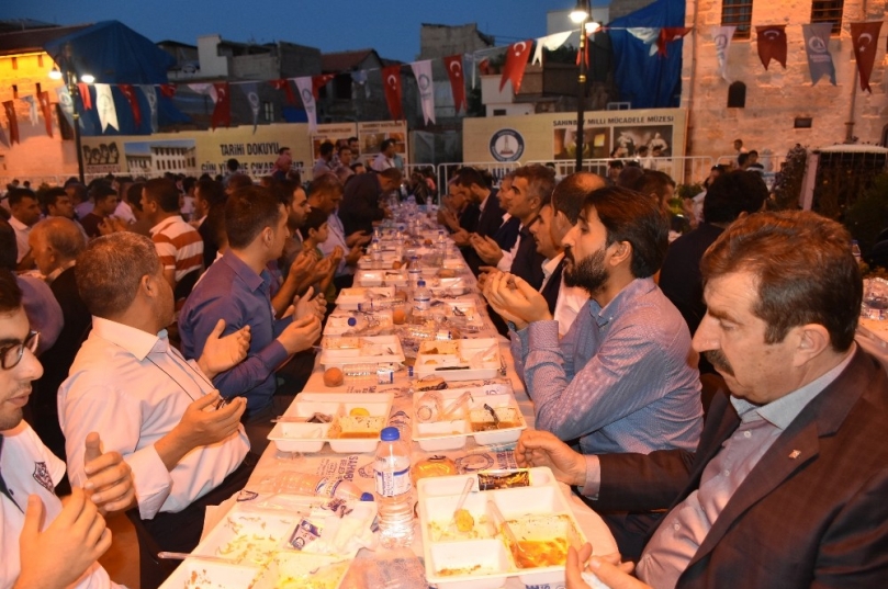 Şahinbey’de geleneksel iftar devam ediyor