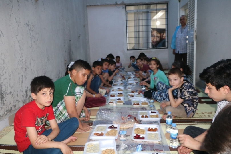 Gaziantep’te Suriyeli yetimlere iftar