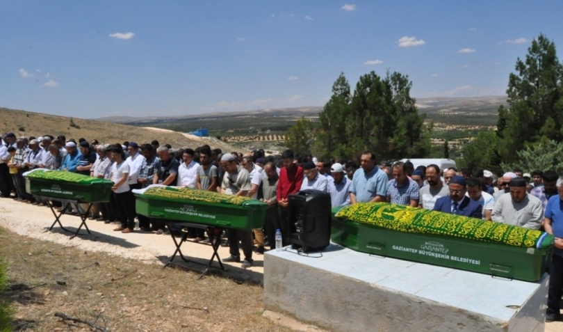 Pompalı tüfekle öldürülen aile bireyleri toprağa verildi