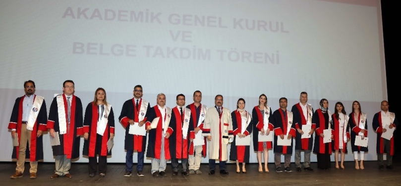 GAÜN’DE 113 akademisyene belgeleri törenle verildi