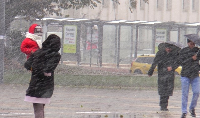 Mevsimin ilk karı Gaziantep'e düştü