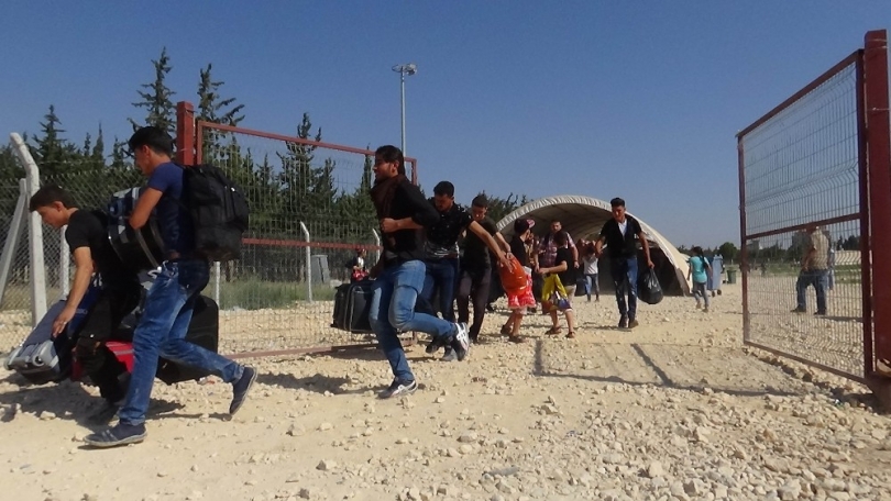 Suriyeliler ülkelerine koşarak gitti