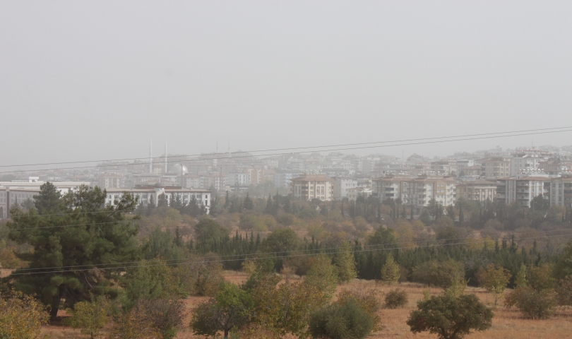 Toz bulutu Gaziantep'te hayatı olumsuz etkiledi