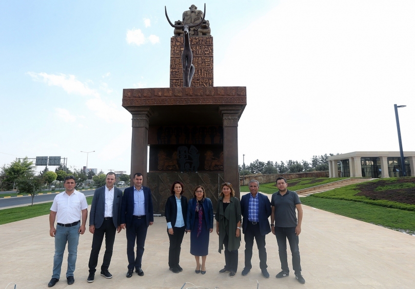 Başkan Şahin, Oğuzeli Kültür Kapısı’nı İnceledi