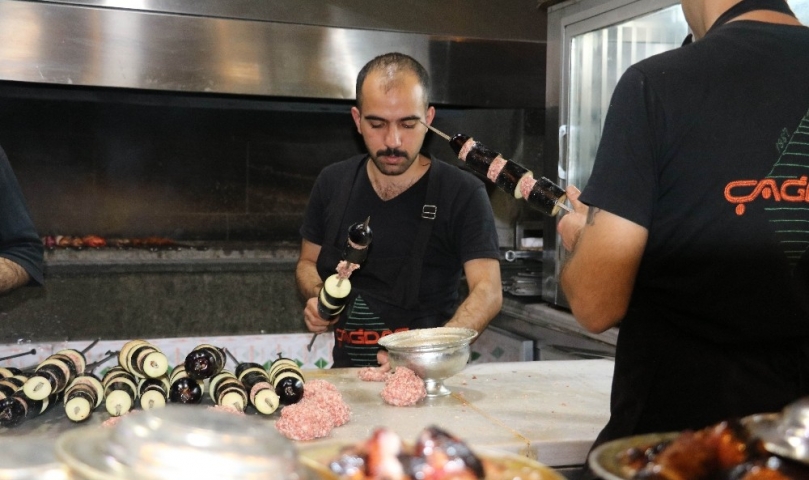 Gaziantep Her Mevsim Vazgeçilmez Lezzeti Patlıcan Kebabı