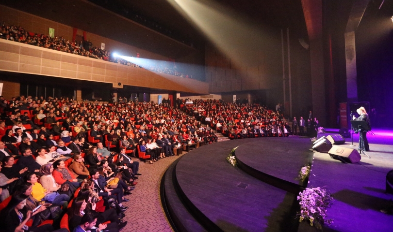 Gaziantep Zerrin Özer’le Coştu