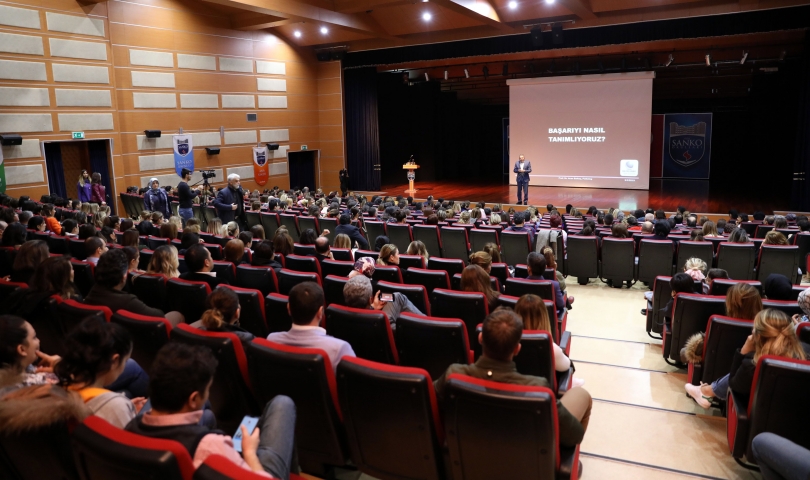 Sanko Okullarında Söyleşi Yapan Prof Dr. Acar Baltaş