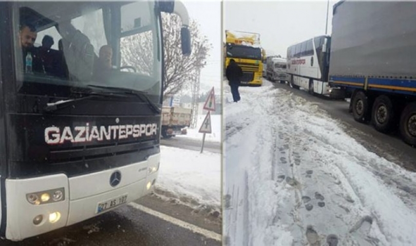 Gaziantepspor kafilesi karayolunda mahsur kaldı