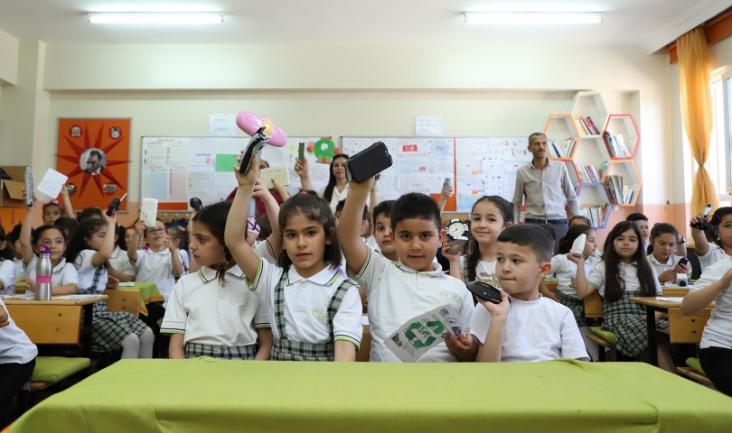 İlkokul öğrencileri, gelecekleri için biriktirdi
