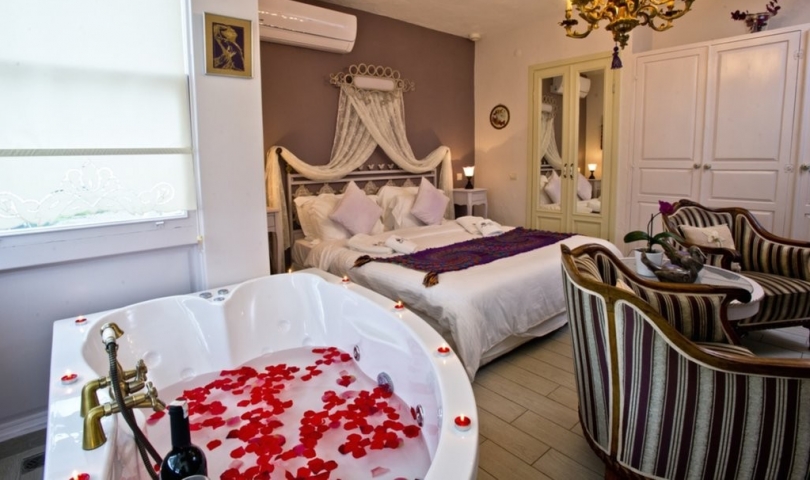 Hayallerinizdeki  balayını  Alaçatı Sultan Konak’ta yaşamaya ne dersiniz?