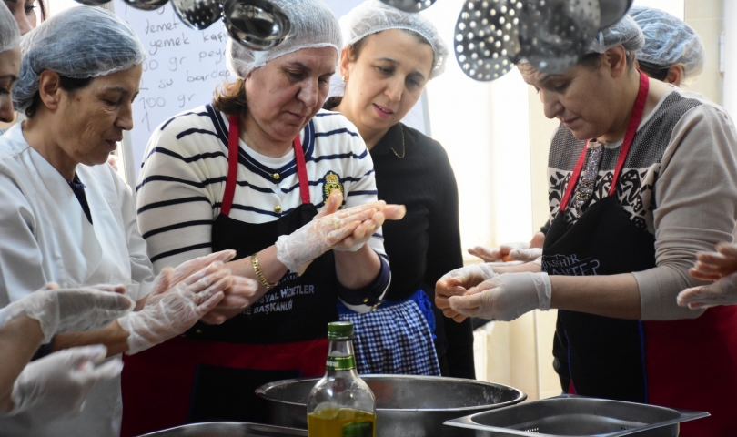 Büyükşehir’in kadınlara yönelik projeleri göz dolduruyor