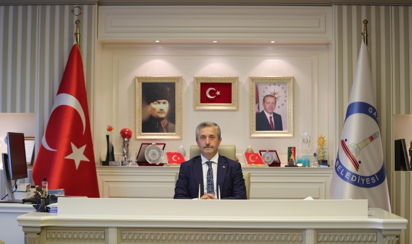 Başkan Tahmazoğlu “Evlerimizi Türk bayrağı ile donatalım”