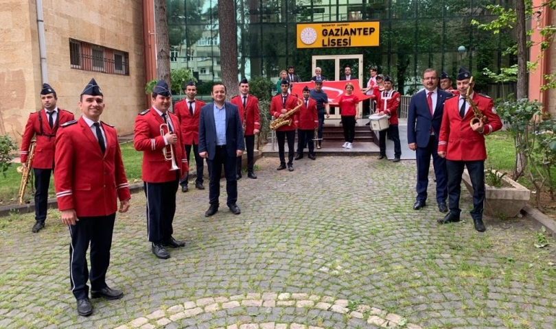 Gaziantep lisesi mezunları çocuklar için bir araya geldi