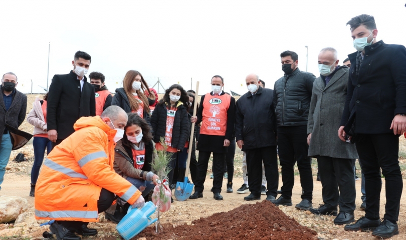 106 fidan HKÜ  Kampüsünde toprakla buluştu!