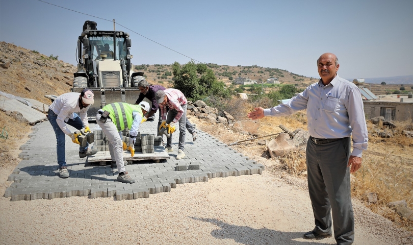 Akçaburç Mahallesine kilitli parke taşı yapılıyor