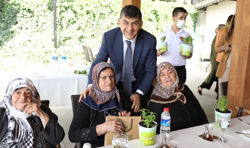 Başkan Fadıloğlu, yaşlıları ağırladı