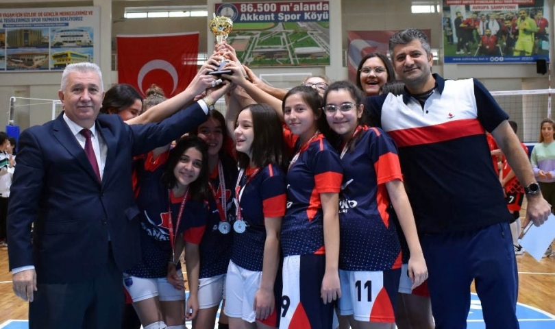 SANKO Okulları kız voleybol takımı il ikincisi oldu