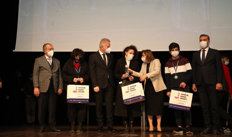 Büyükşehir, kurtuluş’un yüzüncü yılında düzenlenen 14 yarışmada dereceye girenleri ödüllendirdi