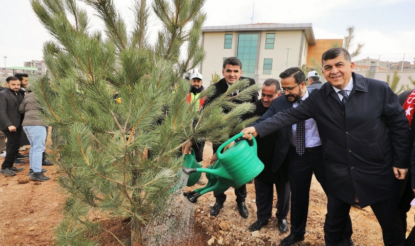 Şehitkamil’in geleceği için binlerce fidana can suyu verildi