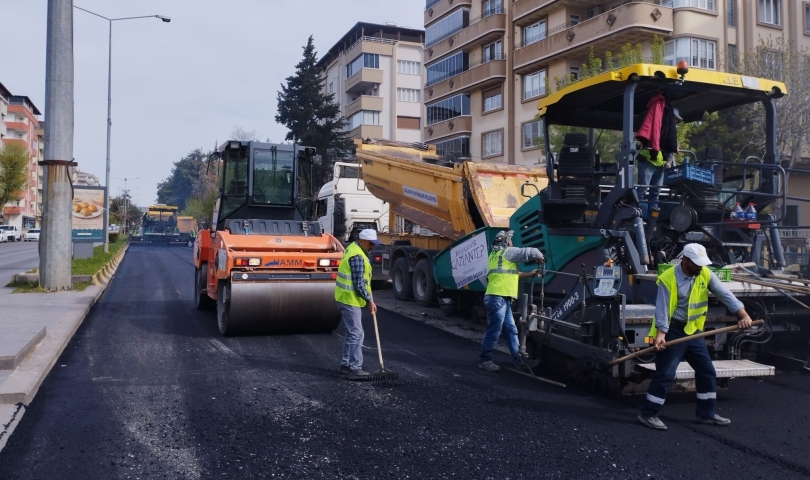 Fevzi Çakmak Bulvarı’nda kademeli asfalt yenileme çalışmaları sürüyor