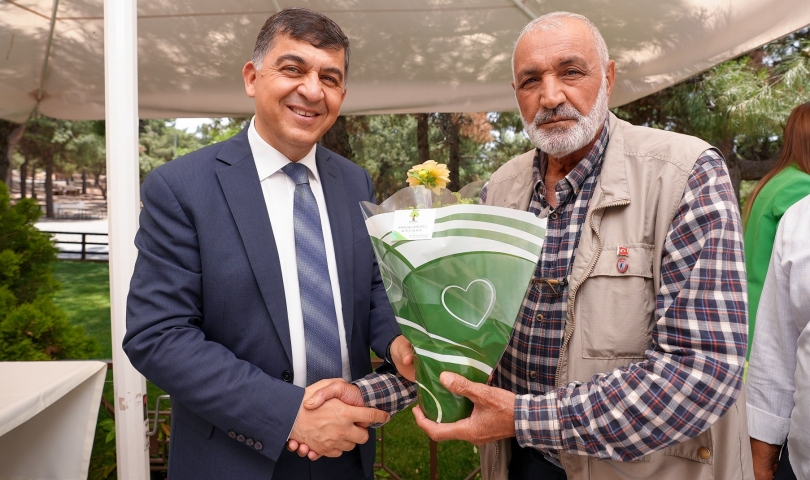 Fadıloğlu, şehit babaları ve kurum müdürlerinin babalar gününü kutladı