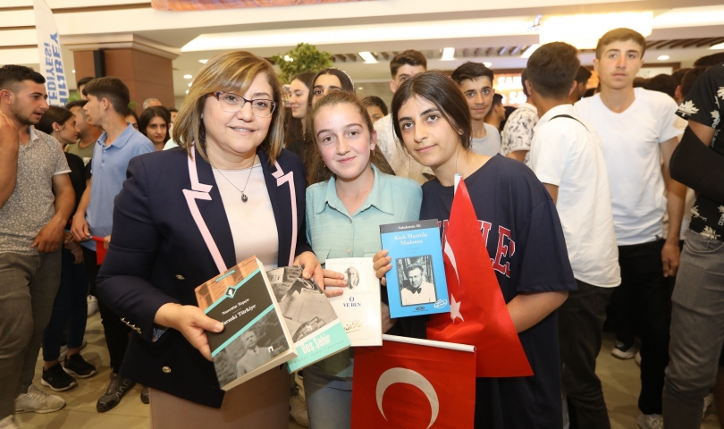 Gaziantep Büyükşehir’den okul kütüphanelerine 350 bin kitap!