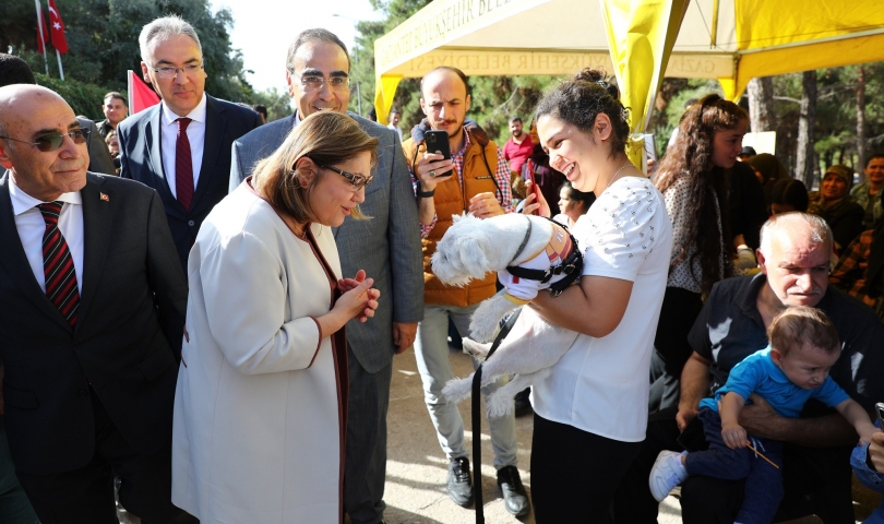 Başkan Şahin, Dünya Hayvanları Koruma Gününde can dostlar ile bir araya geldi