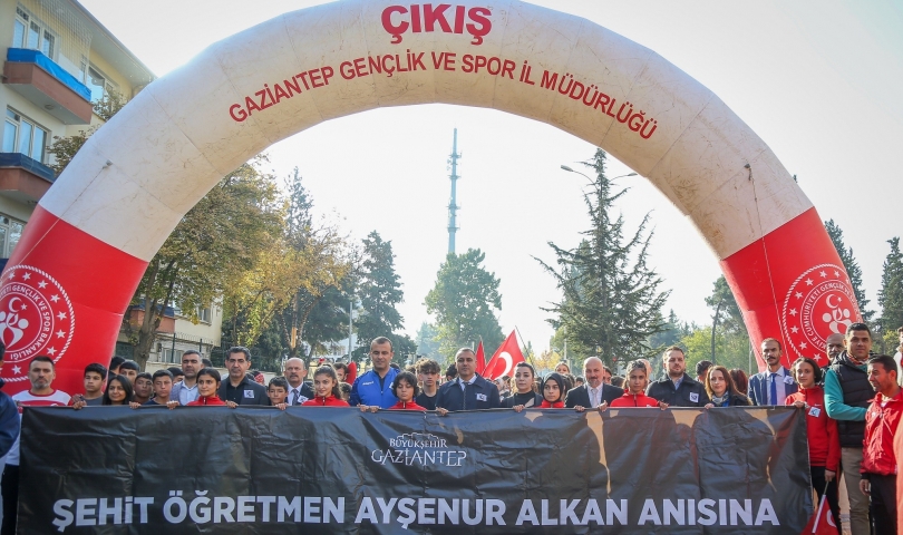 Şehit öğretmen Ayşenur Alkan’ın anısına Yol Koşusu ve Halk Yürüyüşü düzenlendi