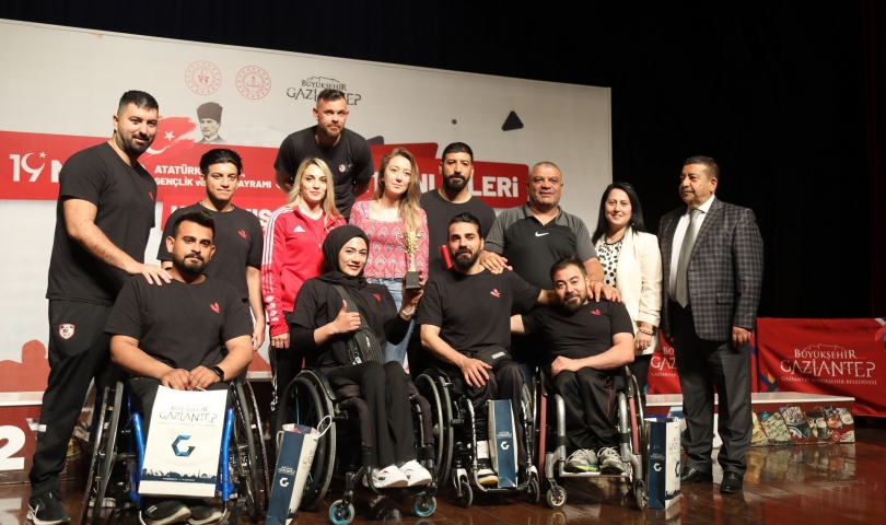 Büyükşehir, 19 Mayıs’a özel düzenlenen turnuvaların ödüllerini dağıttı