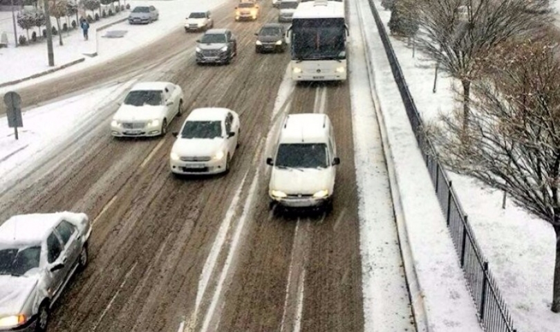 Buzlanan yollara tuz da çare olmadı