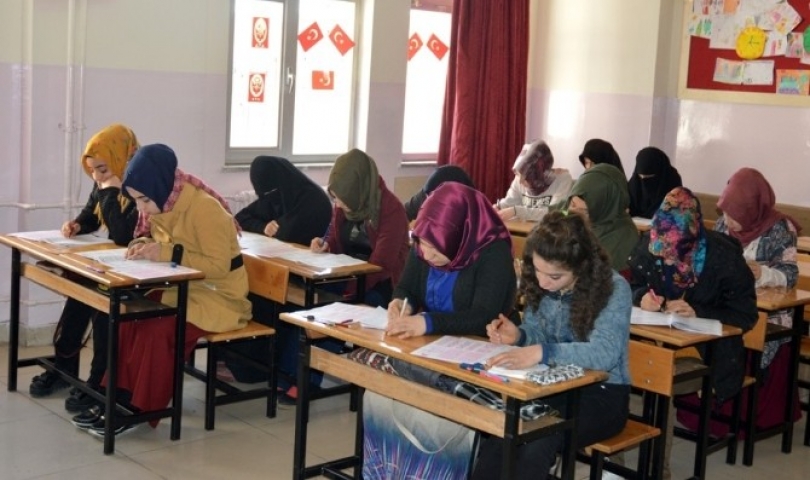 Gaziantep’te umre ödüllü Siyer sınavına 8 bin kişi katıldı