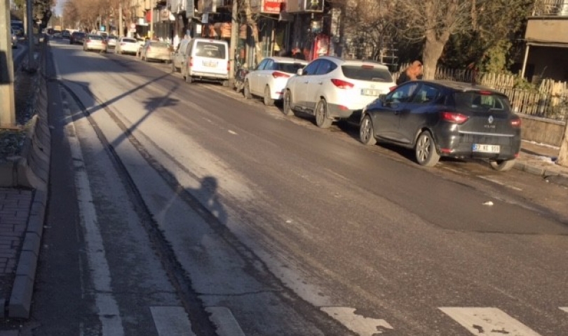 Gaziantep'te yollar "dökülüyor"