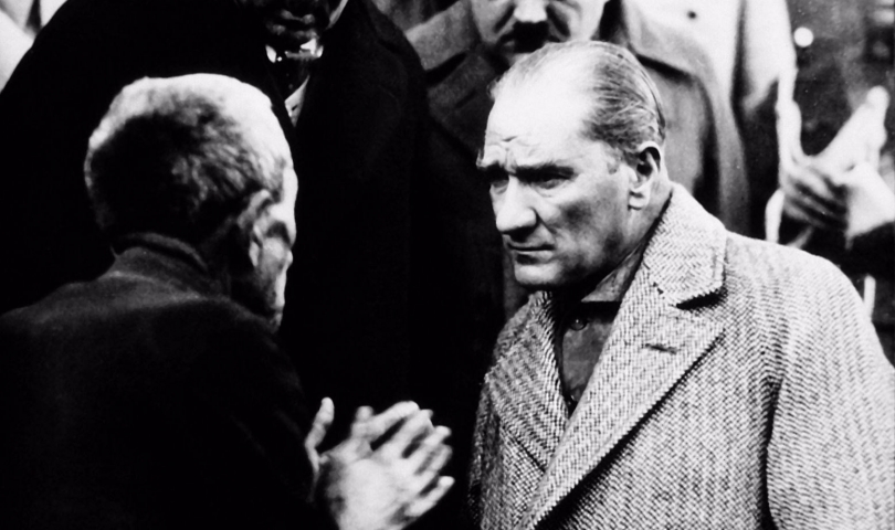 Atatürk paylaşımı görevinden etti