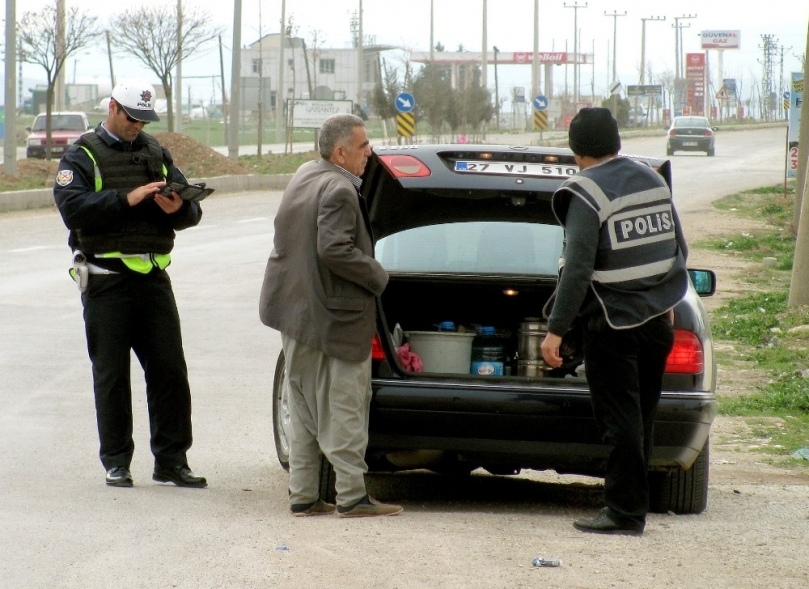 Araban’da polis denetimleri sürüyor