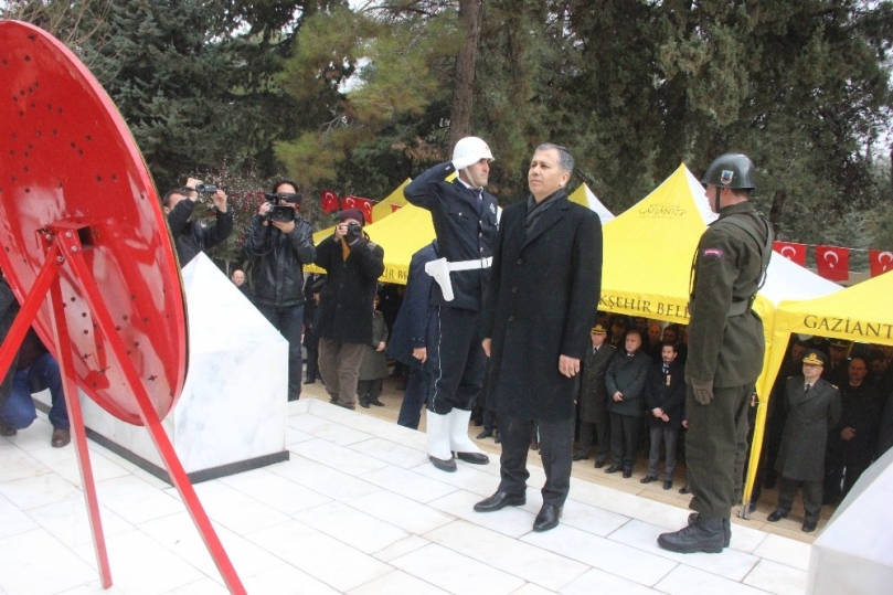 Çanakkale zaferinin 102. yıl dönümünde şehitler anıldı