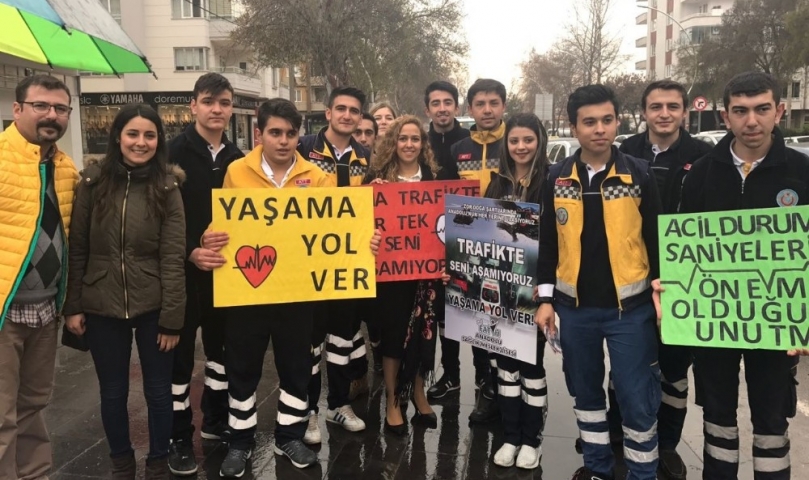 Sağlık lisesi öğrencilerinden gerçeği aratmayan tatbikat