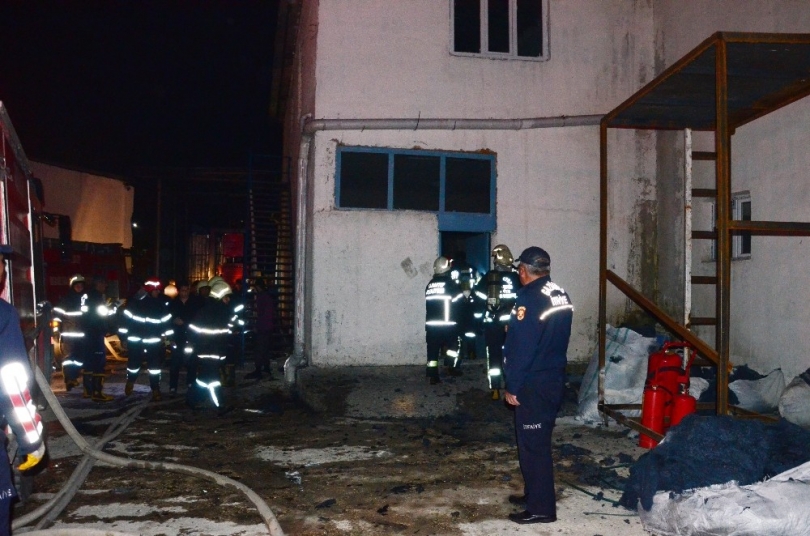 İplik fabrikasında çıkan yangın korkuttu