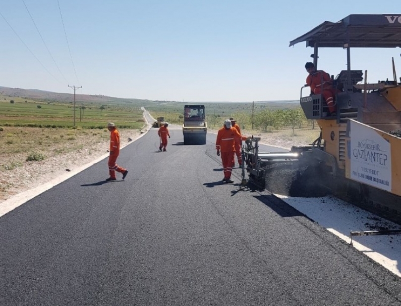 Taşra mahallelerin yolları asfaltlanıyor