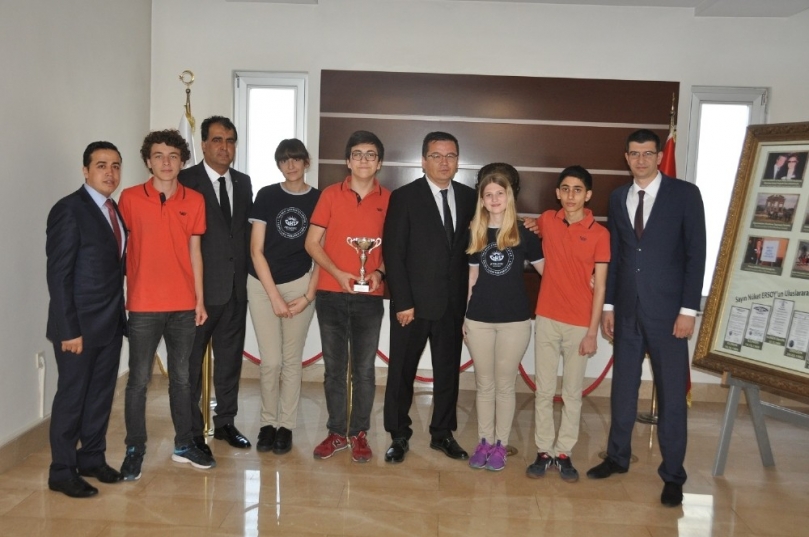 Kolej Vakfı münazarada Türkiye Şampiyonu