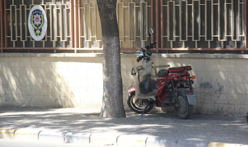 Gaziantep Emniyeti önüne bırakılan motosiklet paniğe neden oldu