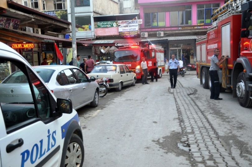 Şiddetli rüzgar çatıyı yerinden söktü