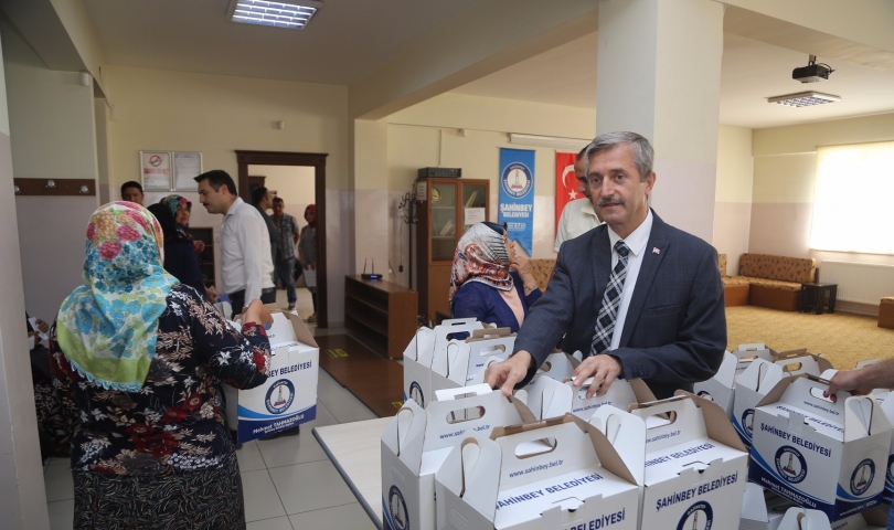 Şahinbey Belediyesi Kurban Bayramı Öncesinde Ailelerin Yüzünü Güldürdü